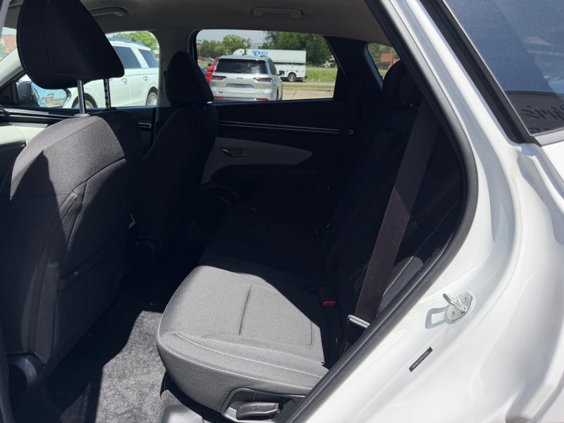 Hyundai Tucson Vehicle Full-screen Gallery Image 08