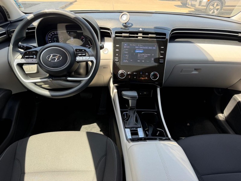 Hyundai Tucson Vehicle Full-screen Gallery Image 09