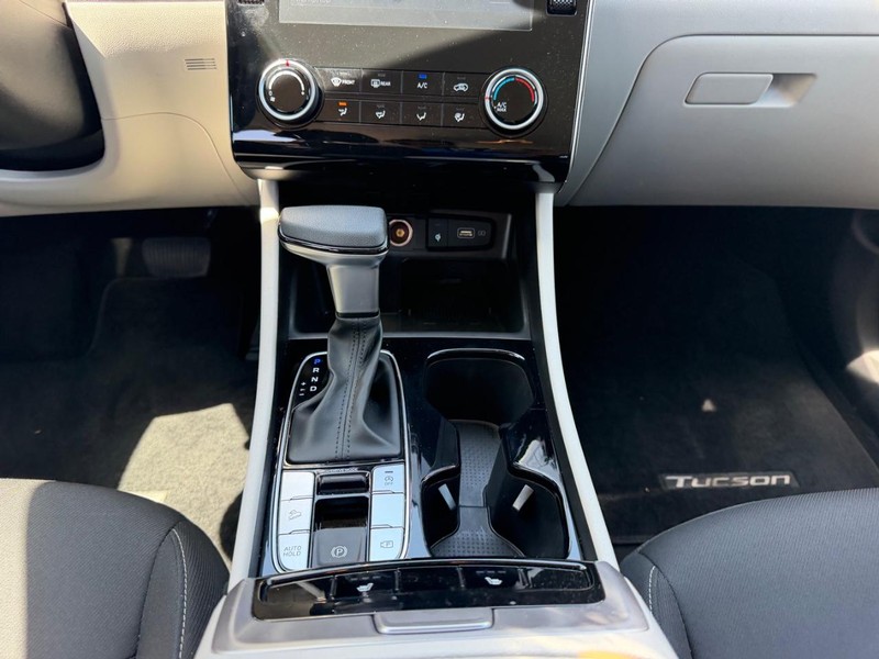 Hyundai Tucson Vehicle Full-screen Gallery Image 15