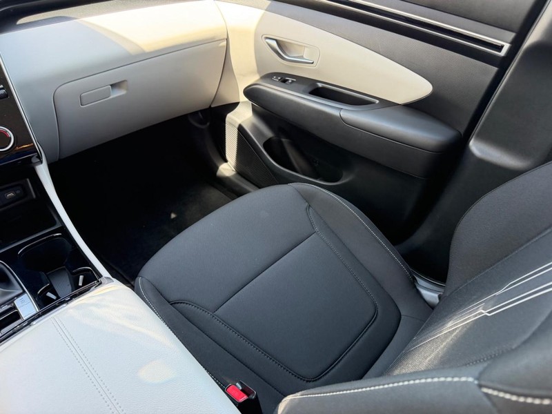 Hyundai Tucson Vehicle Full-screen Gallery Image 16