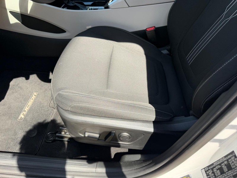 Hyundai Tucson Vehicle Full-screen Gallery Image 18
