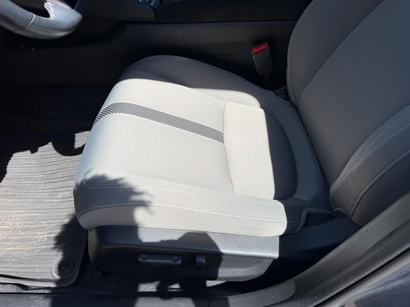 Honda Civic Sedan Vehicle Full-screen Gallery Image 18