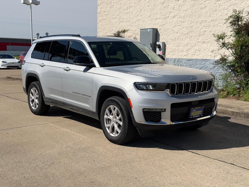 Jeep Grand Cherokee L Vehicle Full-screen Gallery Image 01