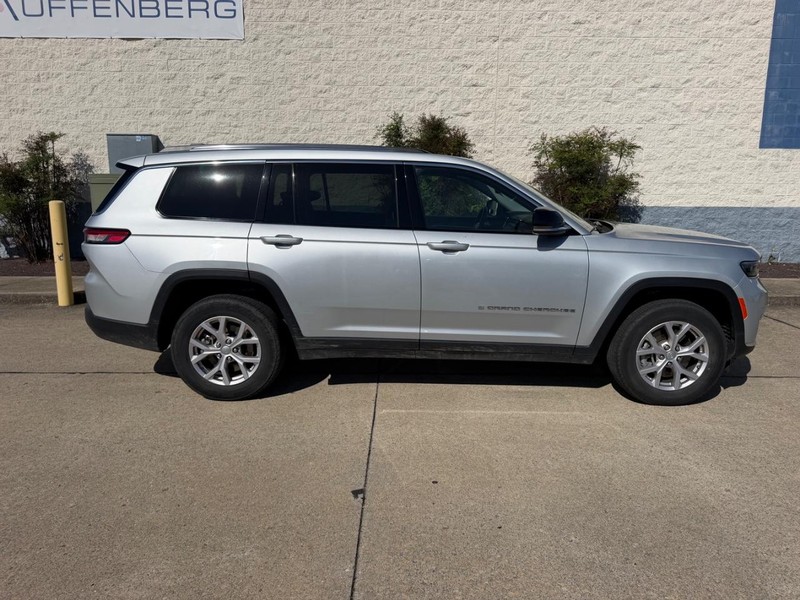 Jeep Grand Cherokee L Vehicle Full-screen Gallery Image 02
