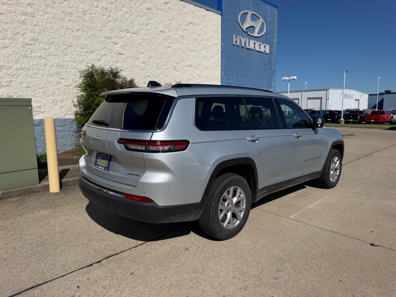 Jeep Grand Cherokee L Vehicle Full-screen Gallery Image 03