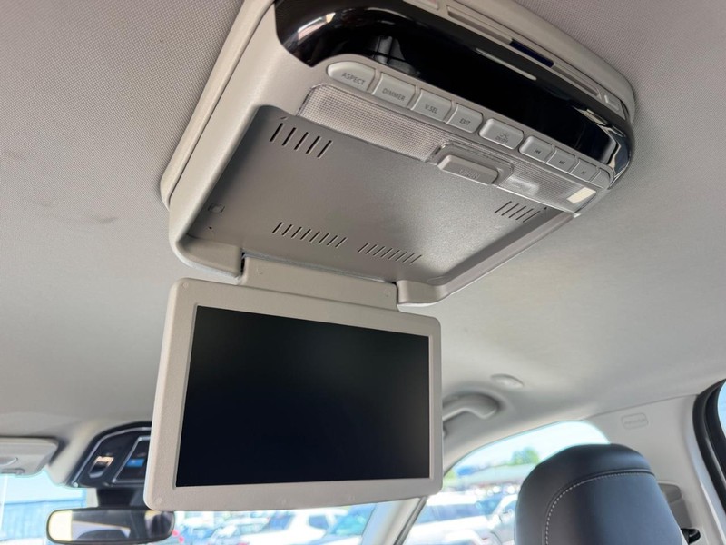 Jeep Grand Cherokee L Vehicle Full-screen Gallery Image 11