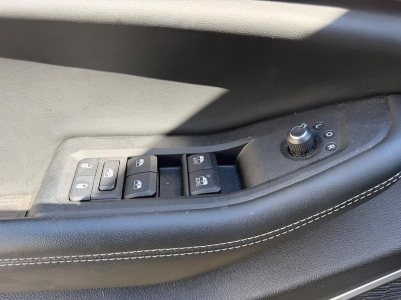 Jeep Grand Cherokee L Vehicle Full-screen Gallery Image 20