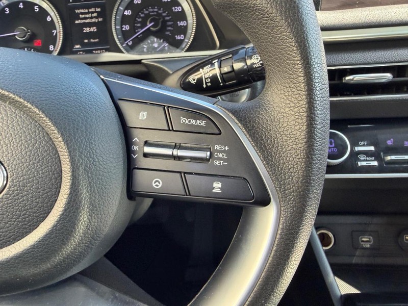 Hyundai Sonata Vehicle Full-screen Gallery Image 11