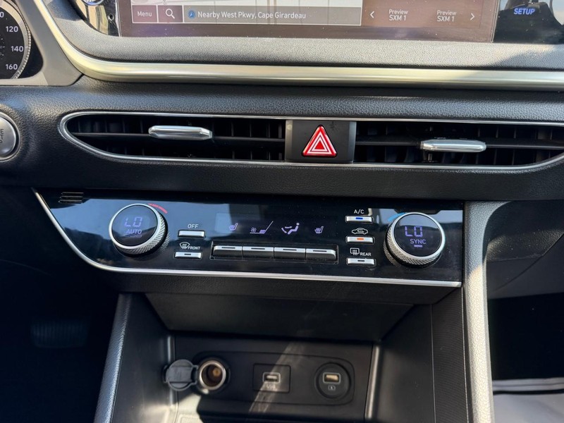 Hyundai Sonata Vehicle Full-screen Gallery Image 13