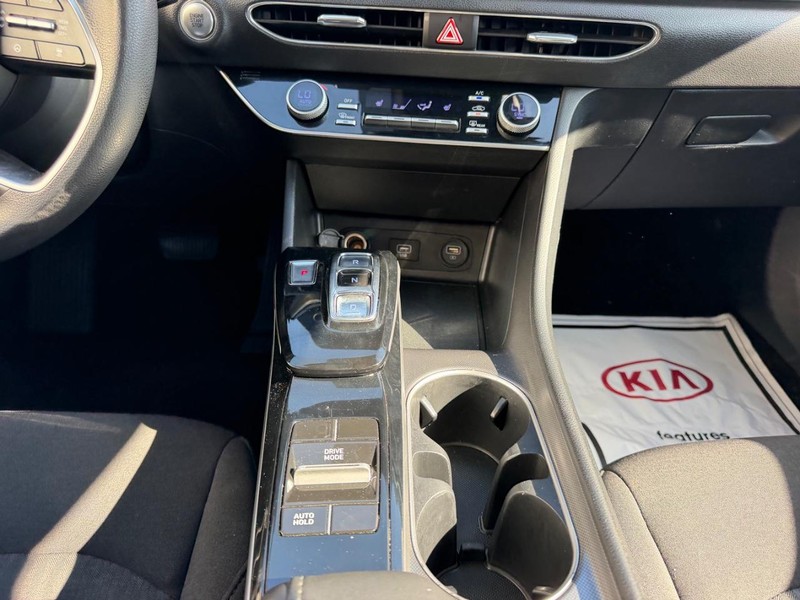 Hyundai Sonata Vehicle Full-screen Gallery Image 14