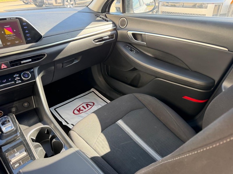 Hyundai Sonata Vehicle Full-screen Gallery Image 15