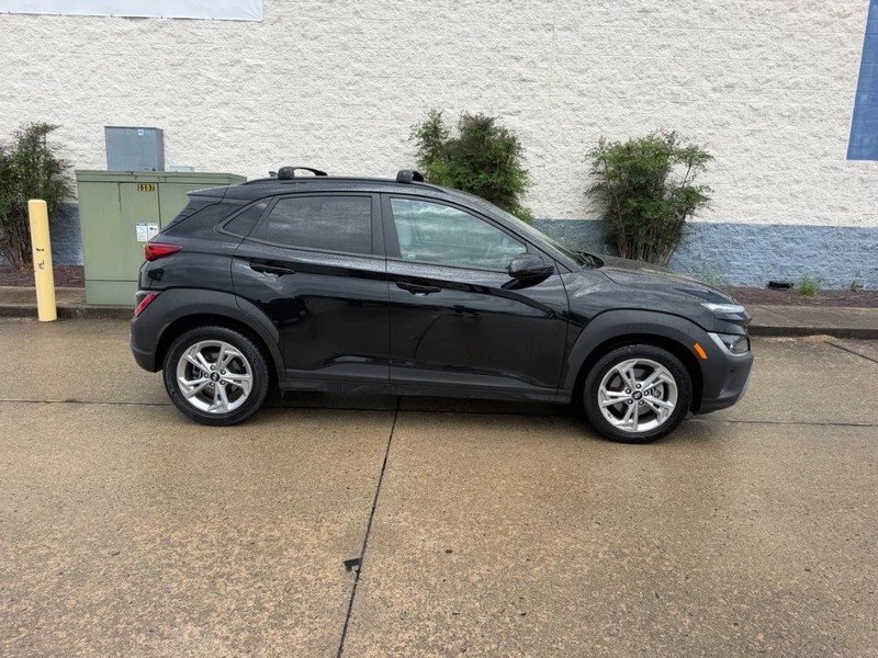Hyundai Kona Vehicle Full-screen Gallery Image 02