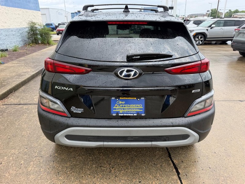 Hyundai Kona Vehicle Full-screen Gallery Image 04