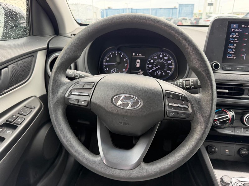 Hyundai Kona Vehicle Full-screen Gallery Image 09