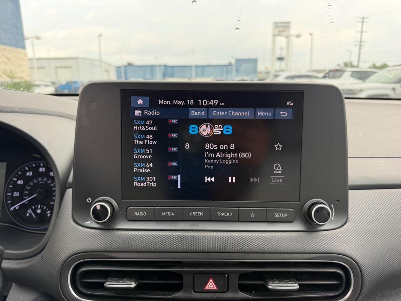 Hyundai Kona Vehicle Full-screen Gallery Image 12