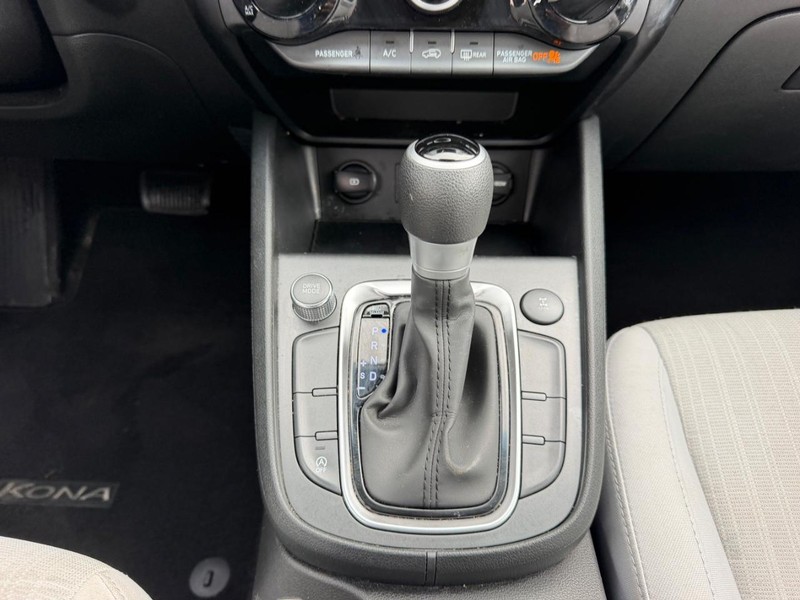 Hyundai Kona Vehicle Full-screen Gallery Image 14