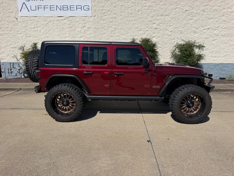 Jeep Wrangler Vehicle Full-screen Gallery Image 02