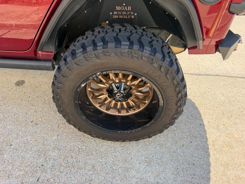 Jeep Wrangler Vehicle Full-screen Gallery Image 06
