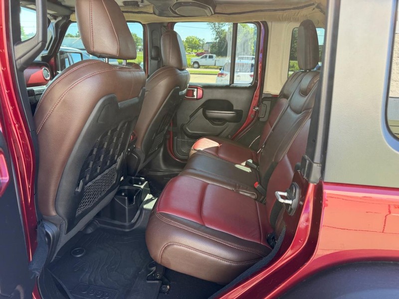 Jeep Wrangler Vehicle Full-screen Gallery Image 07