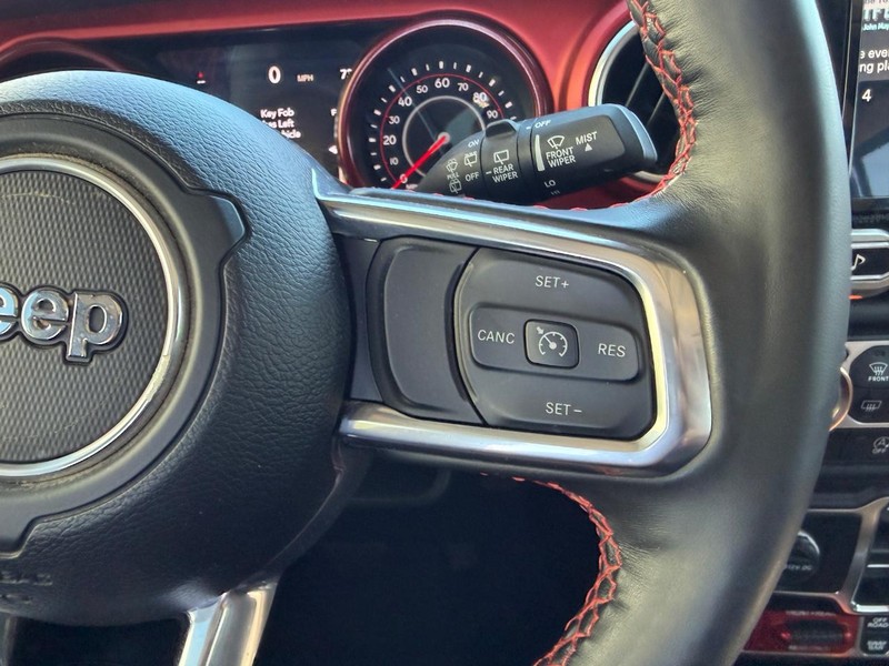 Jeep Wrangler Vehicle Full-screen Gallery Image 11