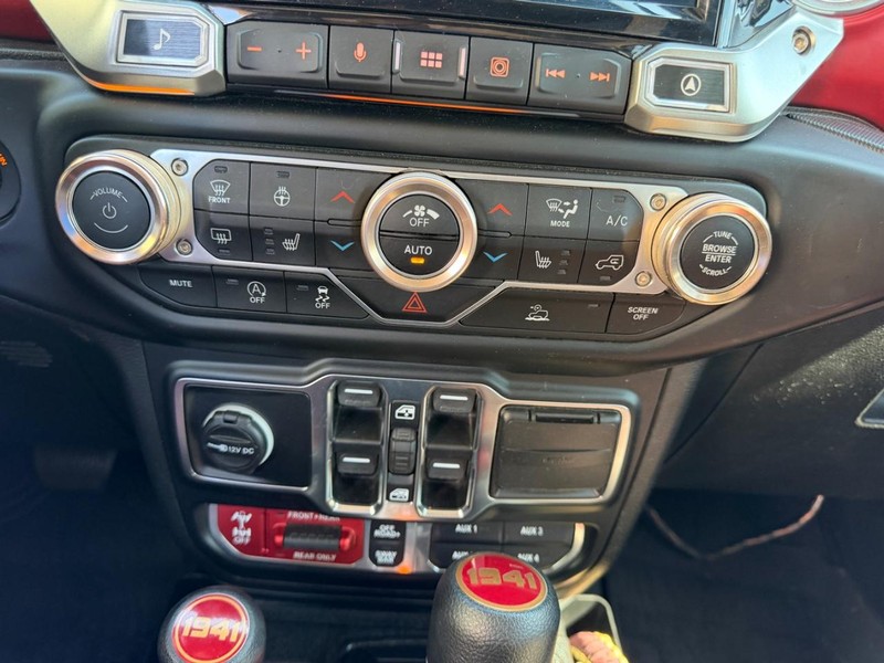 Jeep Wrangler Vehicle Full-screen Gallery Image 13