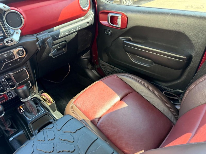 Jeep Wrangler Vehicle Full-screen Gallery Image 15