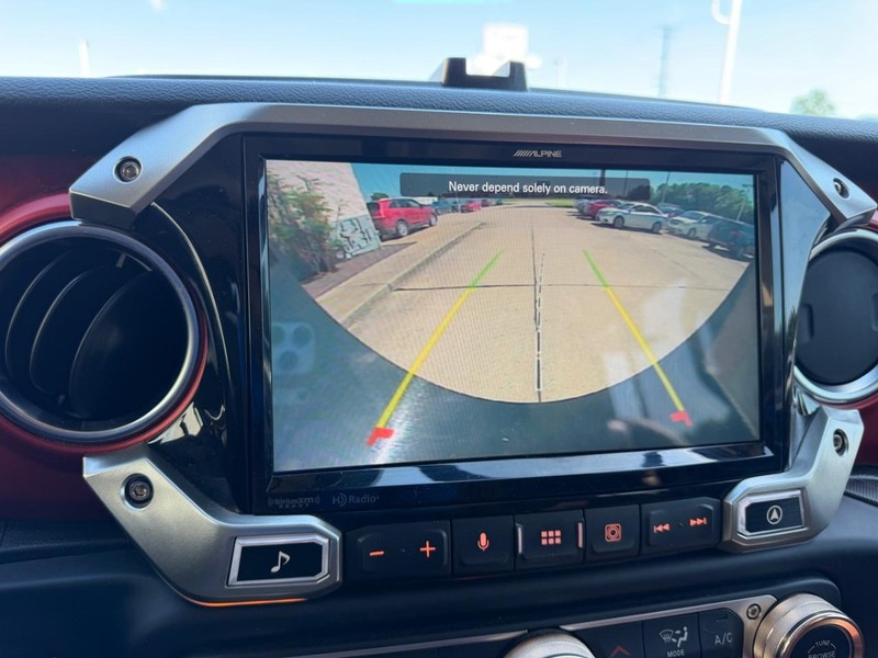 Jeep Wrangler Vehicle Full-screen Gallery Image 19