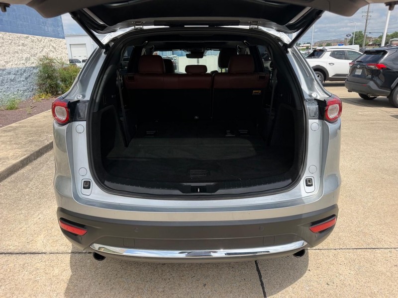 Mazda CX-9 Vehicle Full-screen Gallery Image 05