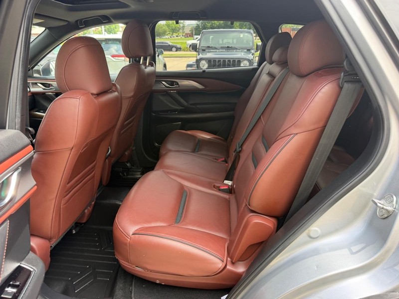 Mazda CX-9 Vehicle Full-screen Gallery Image 09
