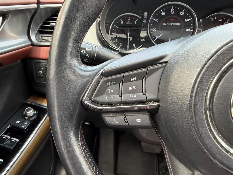 Mazda CX-9 Vehicle Full-screen Gallery Image 14