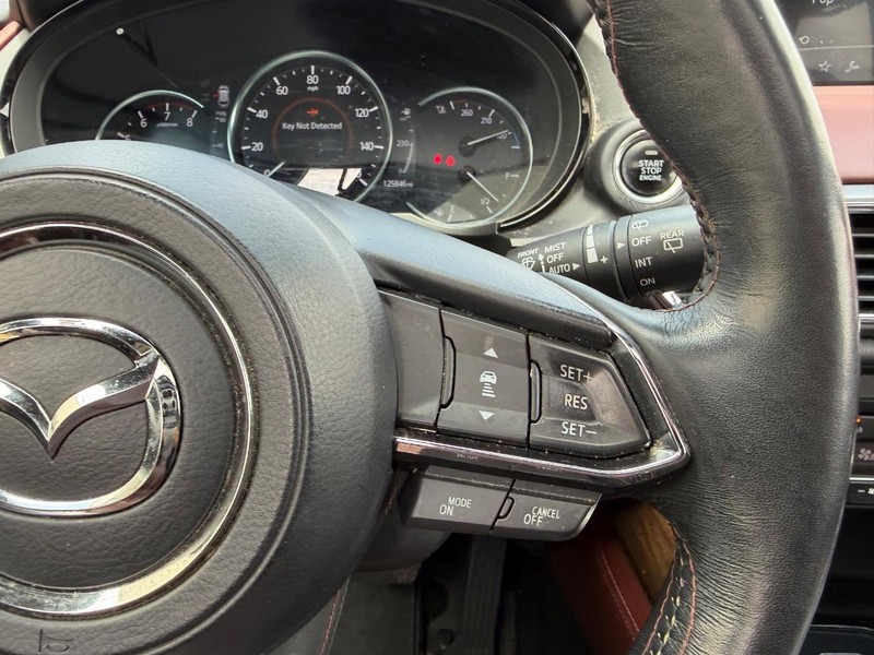 Mazda CX-9 Vehicle Full-screen Gallery Image 15