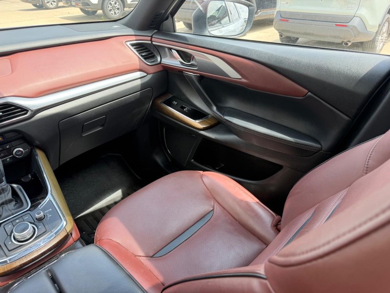 Mazda CX-9 Vehicle Full-screen Gallery Image 19