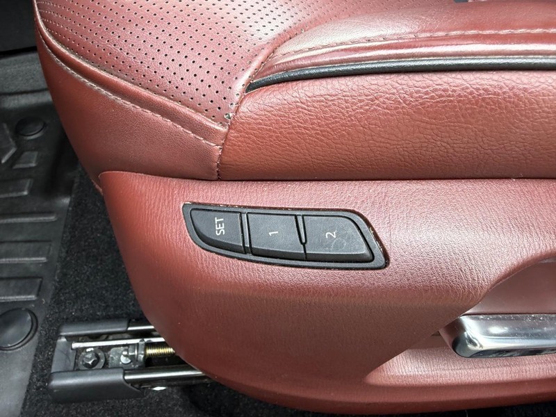 Mazda CX-9 Vehicle Full-screen Gallery Image 22