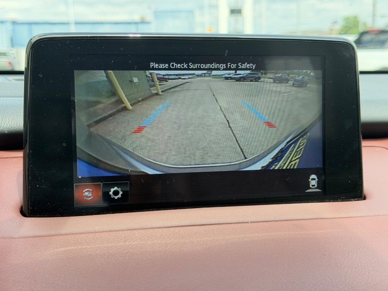 Mazda CX-9 Vehicle Full-screen Gallery Image 24