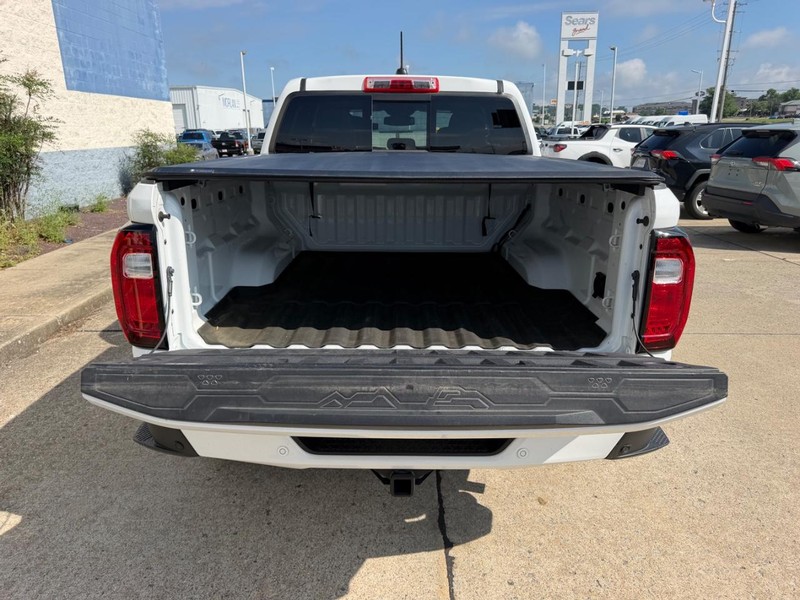 GMC Canyon Vehicle Full-screen Gallery Image 05