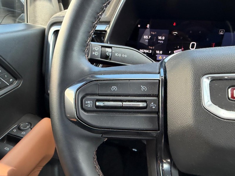 GMC Canyon Vehicle Full-screen Gallery Image 11