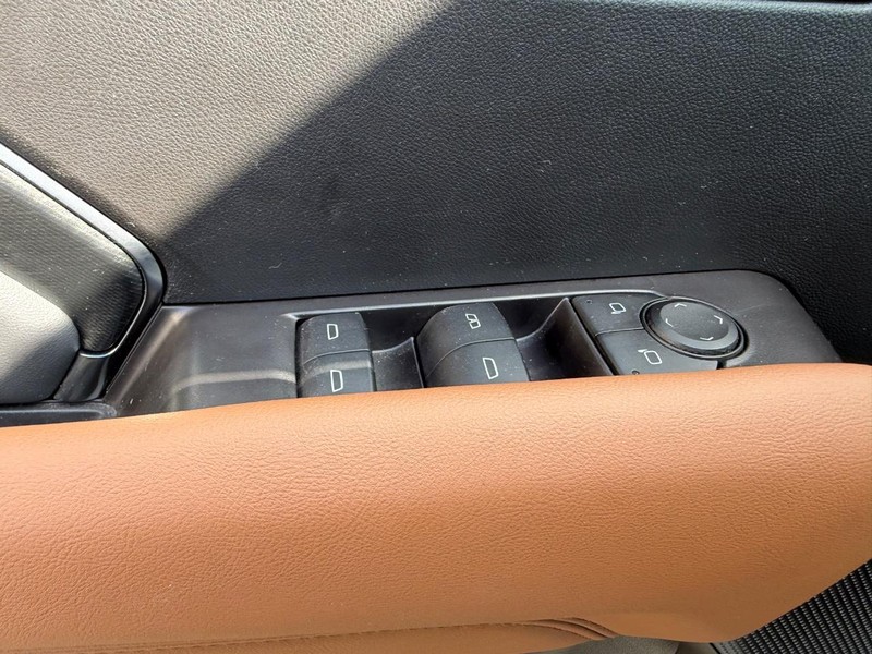 GMC Canyon Vehicle Full-screen Gallery Image 17