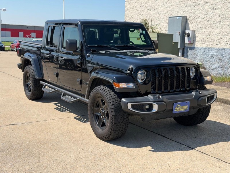 Jeep Gladiator Vehicle Full-screen Gallery Image 01