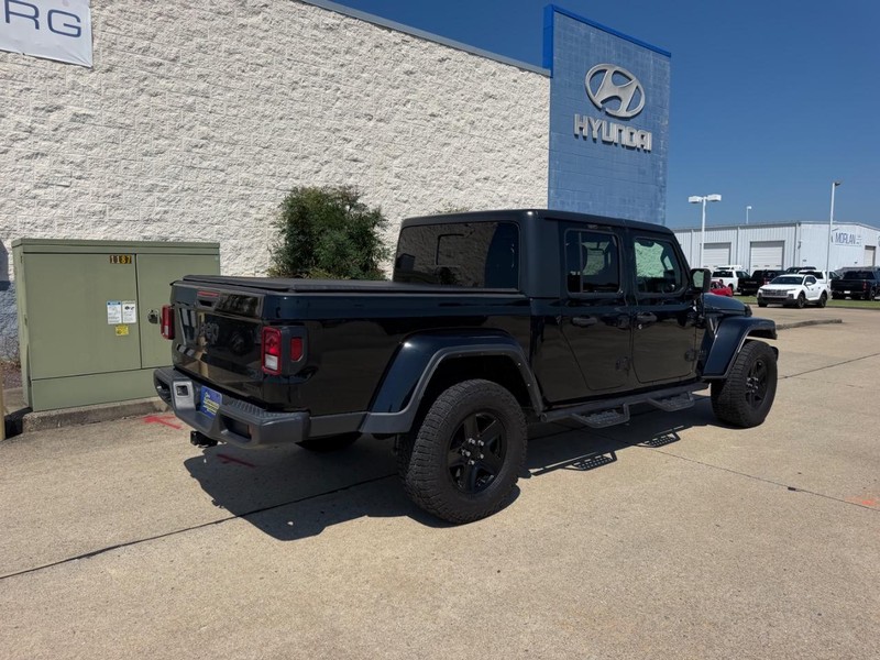 Jeep Gladiator Vehicle Full-screen Gallery Image 03