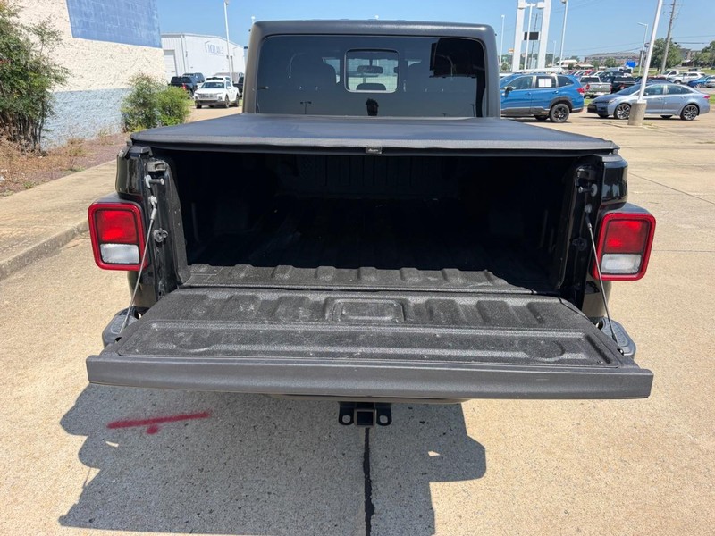 Jeep Gladiator Vehicle Full-screen Gallery Image 05