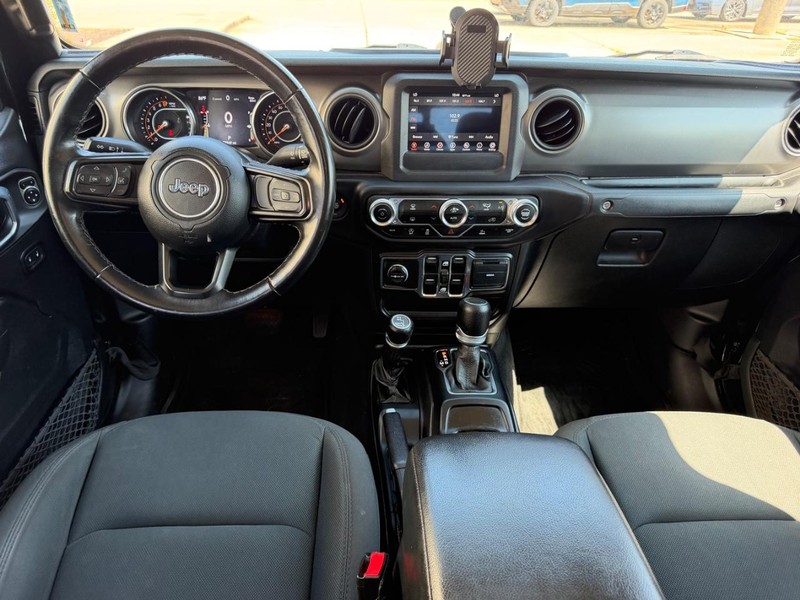 Jeep Gladiator Vehicle Full-screen Gallery Image 08