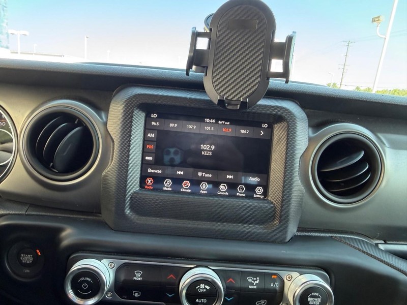 Jeep Gladiator Vehicle Full-screen Gallery Image 12