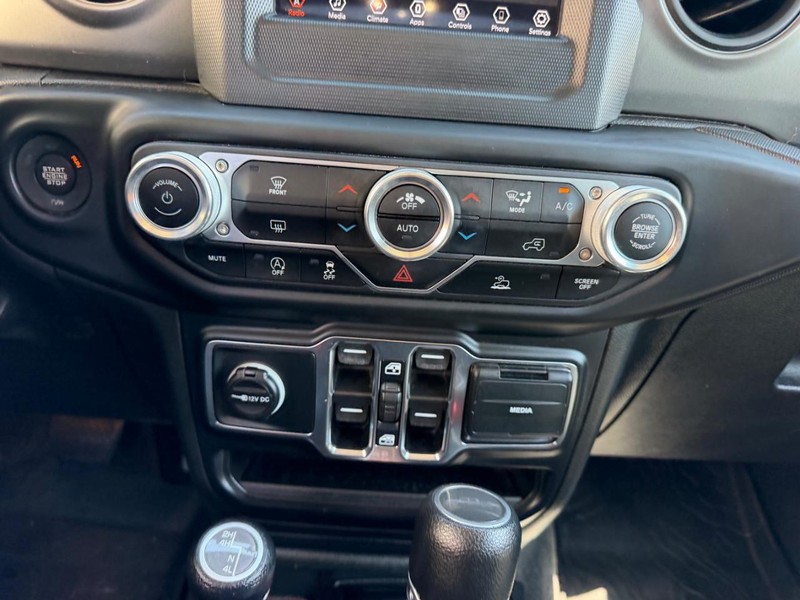Jeep Gladiator Vehicle Full-screen Gallery Image 13
