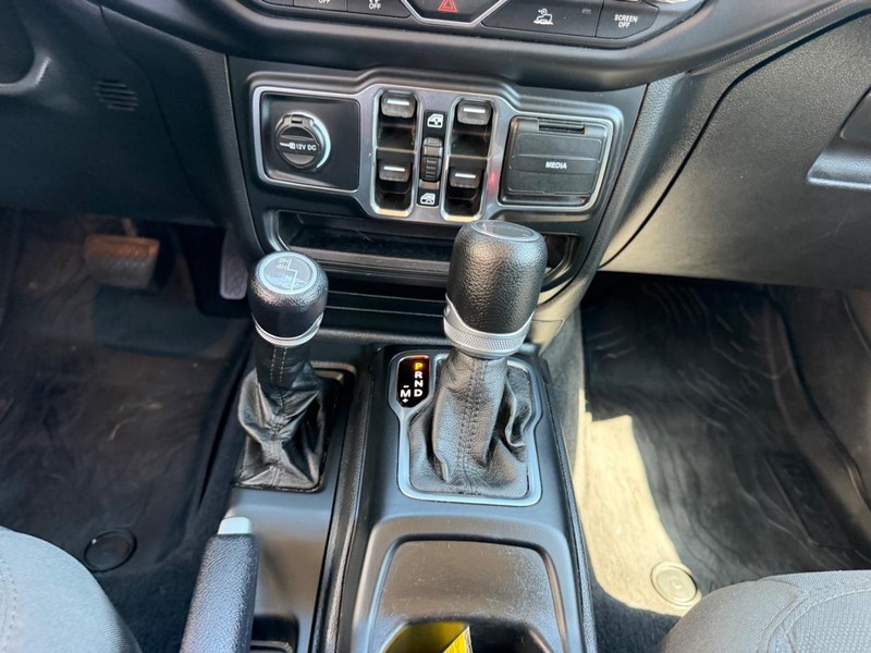 Jeep Gladiator Vehicle Full-screen Gallery Image 14