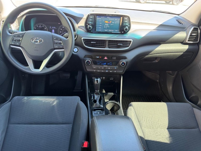Hyundai Tucson Vehicle Full-screen Gallery Image 08