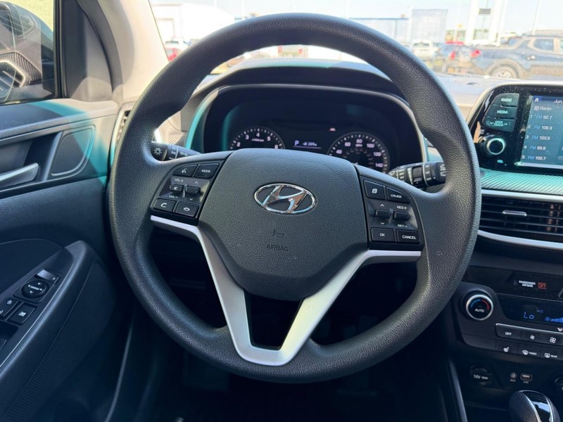 Hyundai Tucson Vehicle Full-screen Gallery Image 09