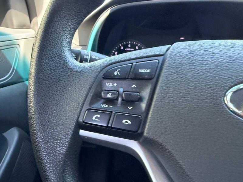 Hyundai Tucson Vehicle Full-screen Gallery Image 10