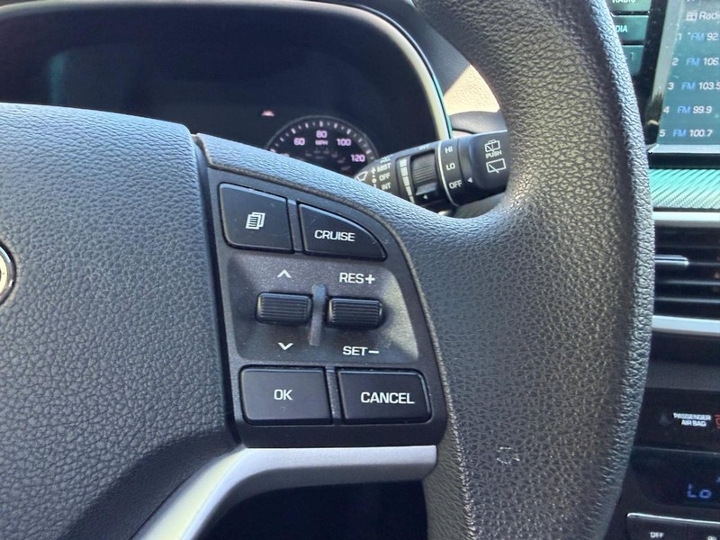 Hyundai Tucson Vehicle Full-screen Gallery Image 11