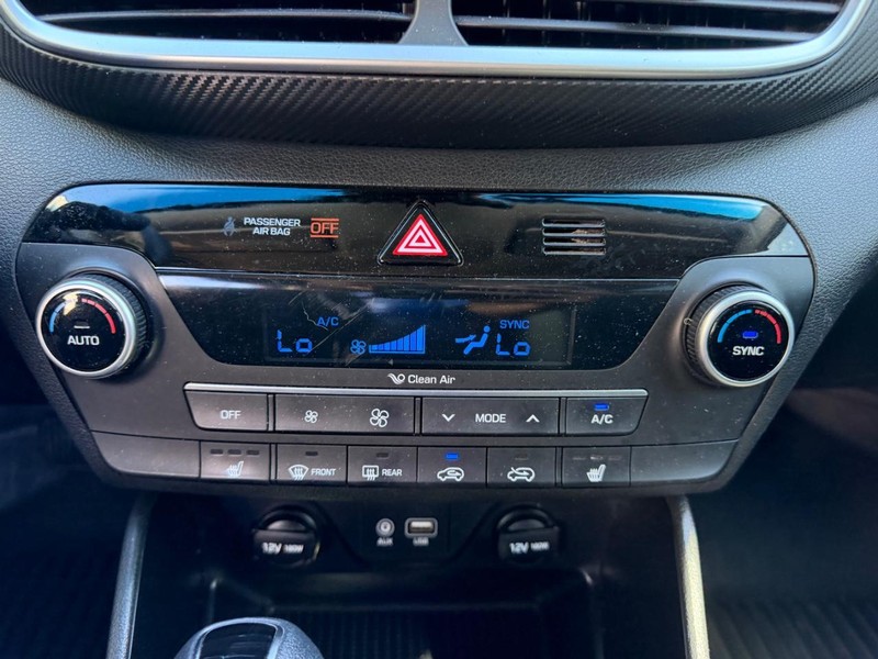 Hyundai Tucson Vehicle Full-screen Gallery Image 13