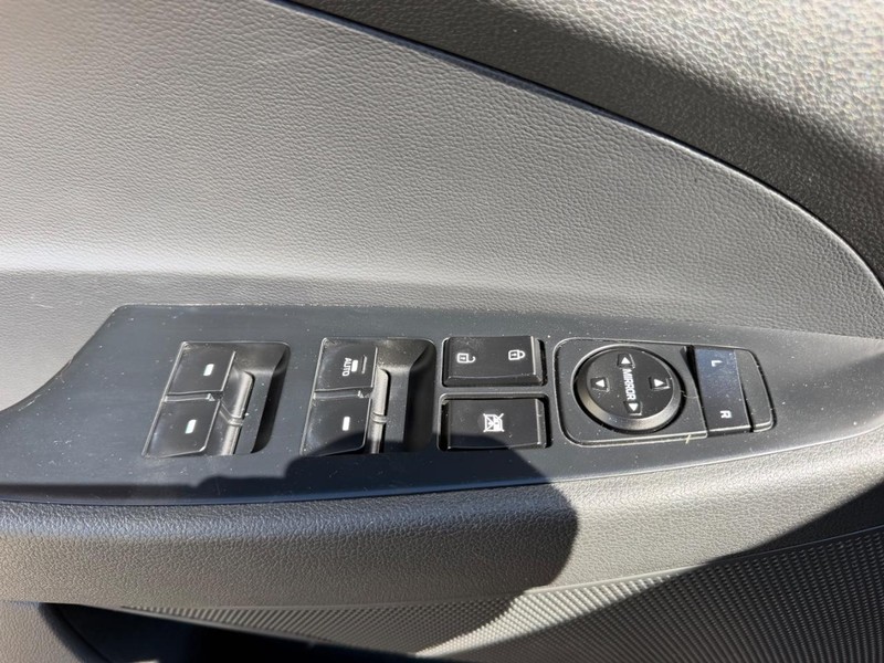 Hyundai Tucson Vehicle Full-screen Gallery Image 16
